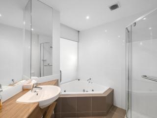 250 The Waves, 2-3 The Esplanade, Cowes - 3