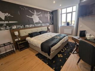 Empress Boutique Hotel Suites - 8