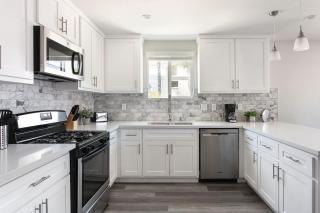 Spacious Home Central Area Airport Free Parking -  - 3