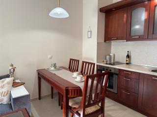 Downtown Apartment 300m to Gondola - 5