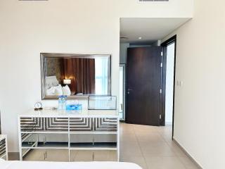 Modern Elegance in Downtown 1BR with Luxe Decor by Petals Holiday Homes - 4