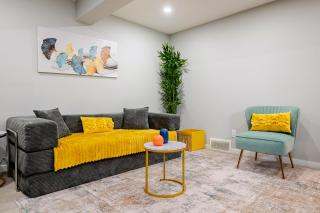 Modern 1BR YYC Suite Sleeps 3-4 in Calgary Near Airport - 0