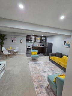 Modern 1BR YYC Suite Sleeps 3-4 in Calgary Near Airport - 8