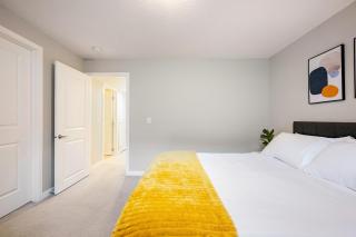 Modern 1BR YYC Suite Sleeps 3-4 in Calgary Near Airport - 4