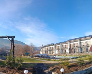 На березі річки - 6