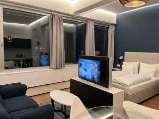 Enjoyment suite with distant views and top furnishings - 6