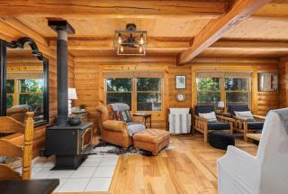 Happy Trails-Family Style Log Home Winter Escape - 9