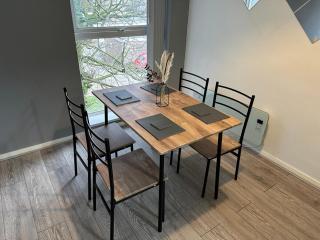 Contemporary 2-Bed Apartment in Birmingham, A Spacious Stay with Parking - Birmingham - 2