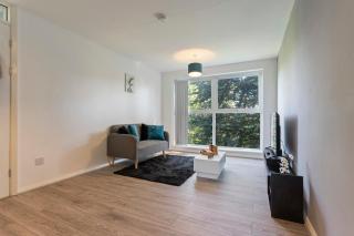 Contemporary 2-Bed Apartment in Birmingham, A Spacious Stay with Parking - 2