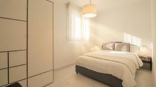 NEW! Stunning modern 2BR apt next to Feria - 5