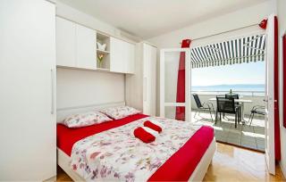 Stunning Apartment In Tucepi With Lake View - 9