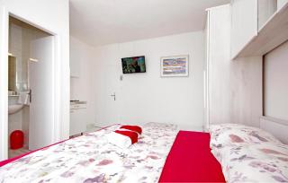 Stunning Apartment In Tucepi With Lake View - 1