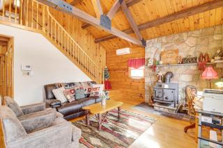 Hike and Ski Log Cabin in East Stroudsburg! - 7