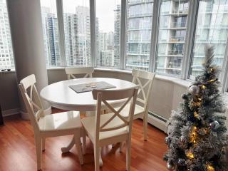 Downtown 1BR + Office | Across from Rogers Arena - 9