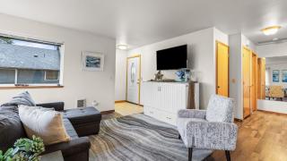 Cozy Whidbey Island Home Near Langley Waterfront Dining Tideview by Avantstay - 0