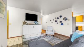 Cozy Whidbey Island Home Near Langley Waterfront Dining Tideview by Avantstay - 3