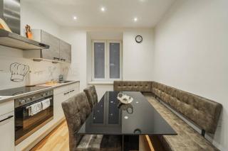 Spacious Belvedere City Apartment - 3