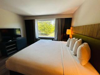 Radiant Inn and Suites - 4