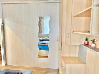 Stylish Apartment near Airport - 3