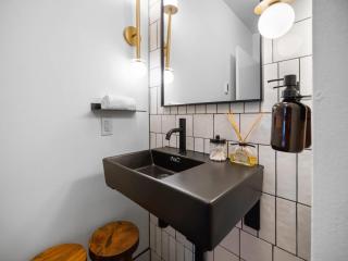 Symons Block Suite - 1