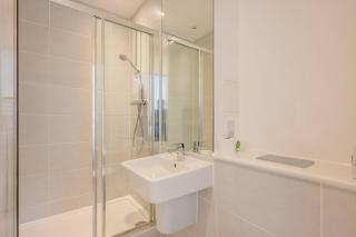 Beautiful and bright 2 bedroom flat with balcony - North Woolwich - 1