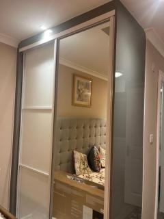 Cosy self-contained extension with skylight & garden view - 9