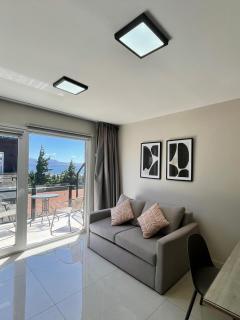 Hermoso departamento con balcón y vista al Lago - 9