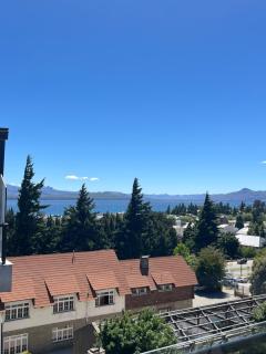 Hermoso departamento con balcón y vista al Lago - 6