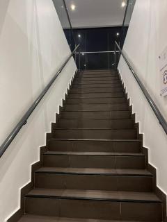 Bellesonhomes and Luxury Apartments Embassy Gardens - 8