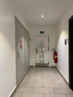 Bellesonhomes and Luxury Apartments Embassy Gardens - 4