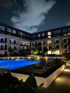 Bellesonhomes and Luxury Apartments Embassy Gardens - 3