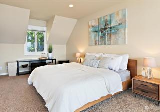 Lakefront Retreat on Lake Washington with Hot Tub Private Dock and Views - 3