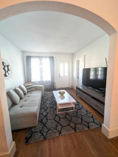 Private 2BR Main Floor Suite Near Border Casino UWin Hospital - 6