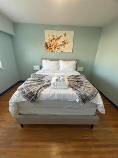 Charming Bright 3BR House - Upper Level Suite - 7