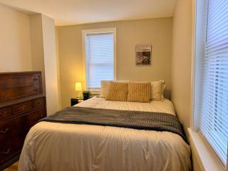 Renovated 2-Bedroom Apartment in Federal Hill with Parking, Walk to Atwells Ave - 4