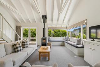 Tenby Street Retreat - 9