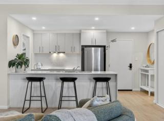 Apartment with Private Balcony & Parking in Perth CBD - 2