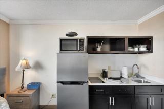 Modern Studio • Gym & Pool Table • Free Parking - 1