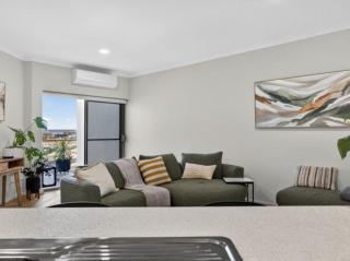 Apartment with Private Balcony & Parking in Perth CBD - 7