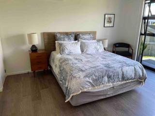 Beach Retro Style 2 large rooms and en-suite - 8