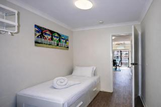 Coastal Scarborough Beachside Apartment Sleeps 3 - 8