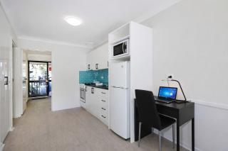 Coastal Scarborough Beachside Apartment Sleeps 3 - 4