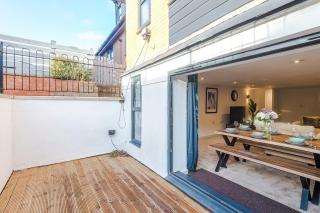 Spa Lodge - Stunning 3Bed Oasis, Driveway Parking, Garden - 4