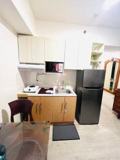 Vintage Modern Studio Condo Unit with Balcony - 5