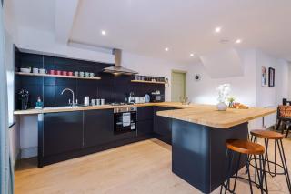 Spa Lodge - Stunning 3Bed Oasis, Driveway Parking, Garden - 1