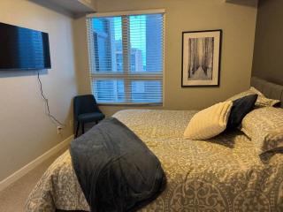 Downtown Edmonton Suite: 5-Min Drive to Rogers - 2