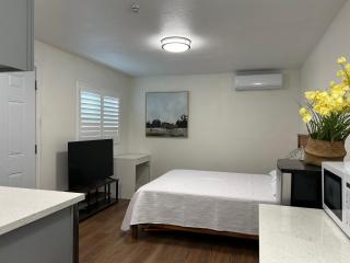 Marbella lane - Exquisite Studio Unit in Ontario - 6