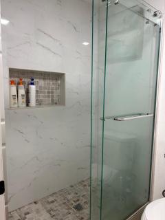 Marbella lane - Exquisite Studio Unit in Ontario - 4