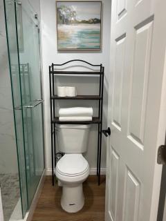 Marbella lane - Exquisite Studio Unit in Ontario - 3