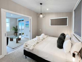 Chic Central Queenstown Retreat- Newly Renovated - 7